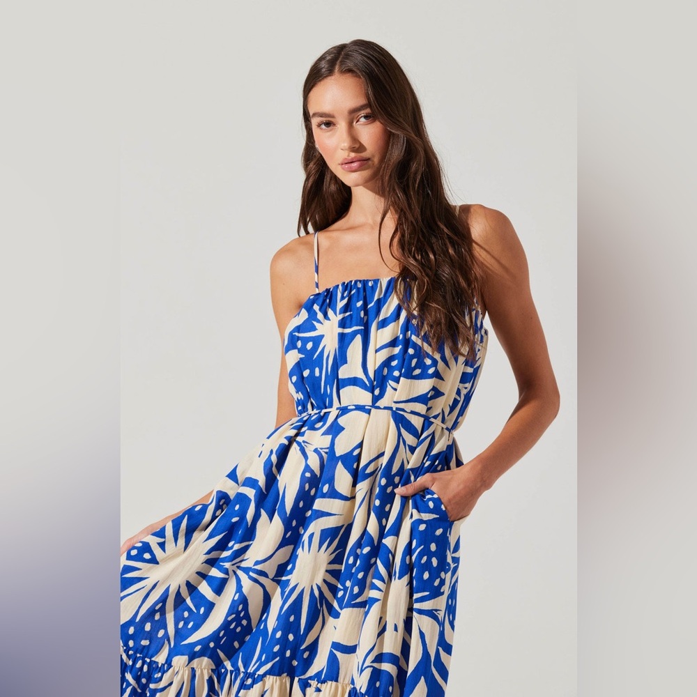 ASTR the Label Sarina Linen-Blend Maxi Dress in Blue Tropical pattern Size S NWT - Picture 2 of 6